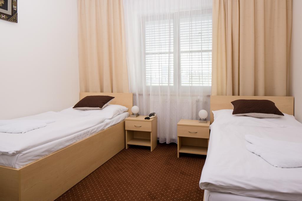 ברנו Hotel Cyro מראה חיצוני תמונה