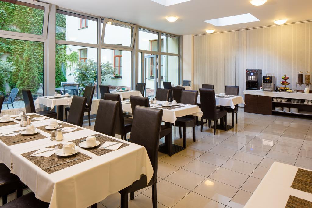 ברנו Hotel Cyro מראה חיצוני תמונה