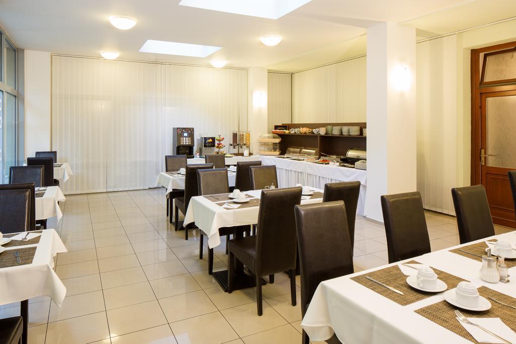 ברנו Hotel Cyro מראה חיצוני תמונה
