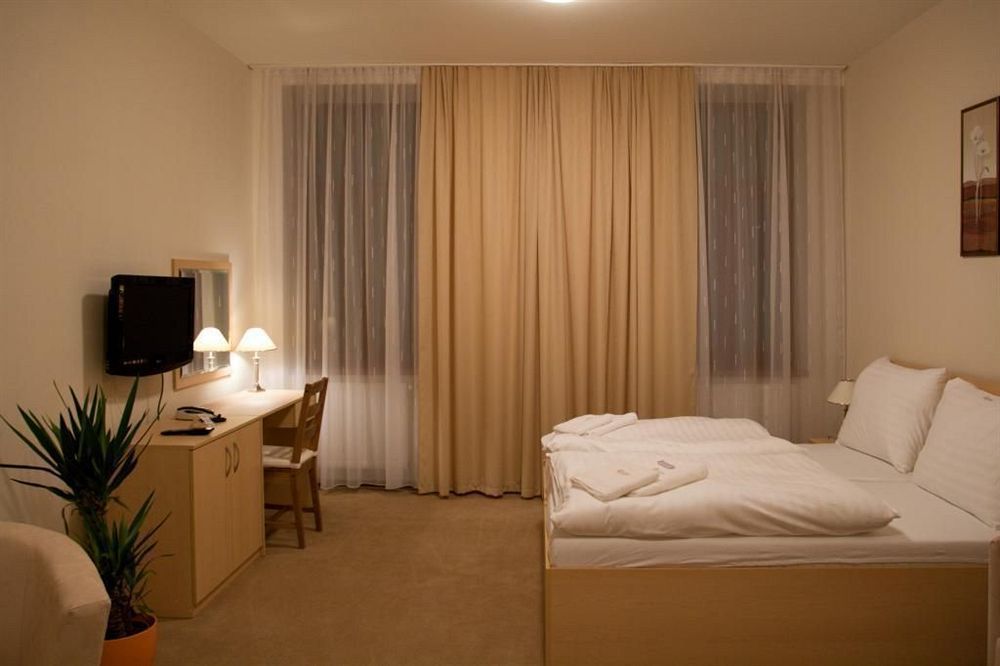 ברנו Hotel Cyro מראה חיצוני תמונה