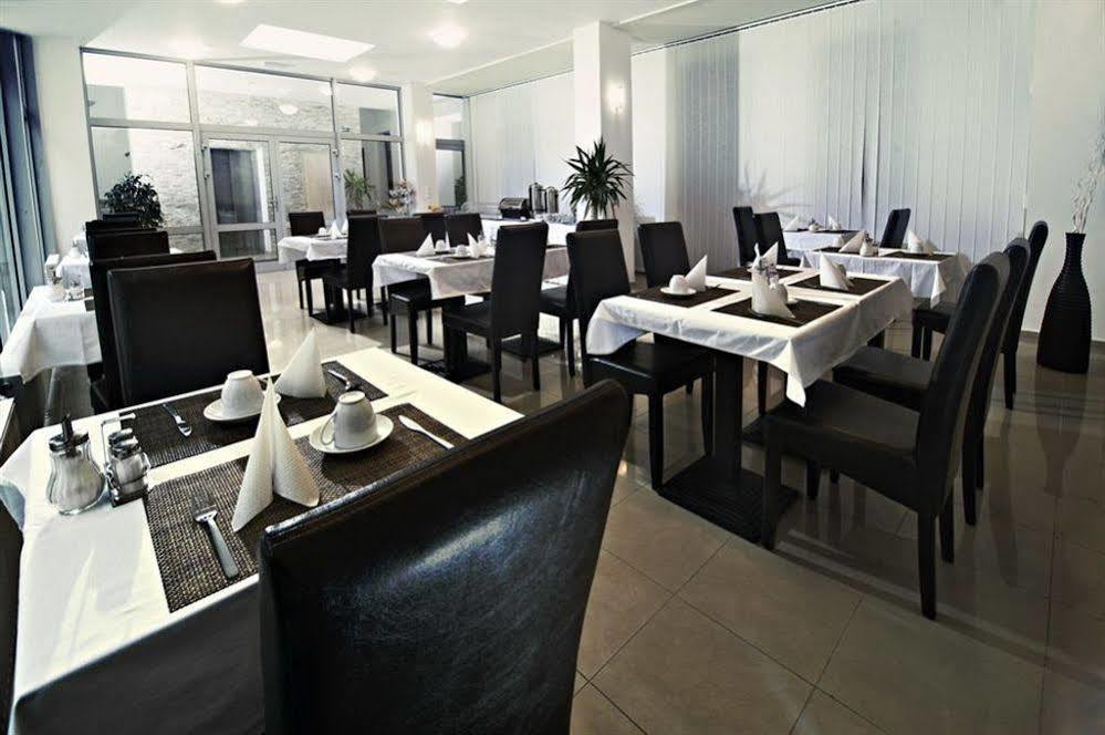 ברנו Hotel Cyro מראה חיצוני תמונה