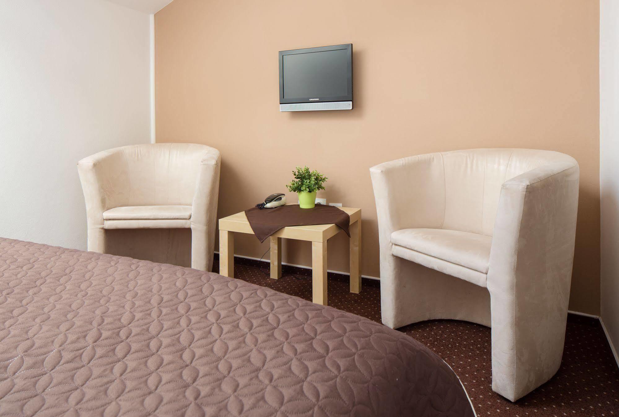 ברנו Hotel Cyro מראה חיצוני תמונה
