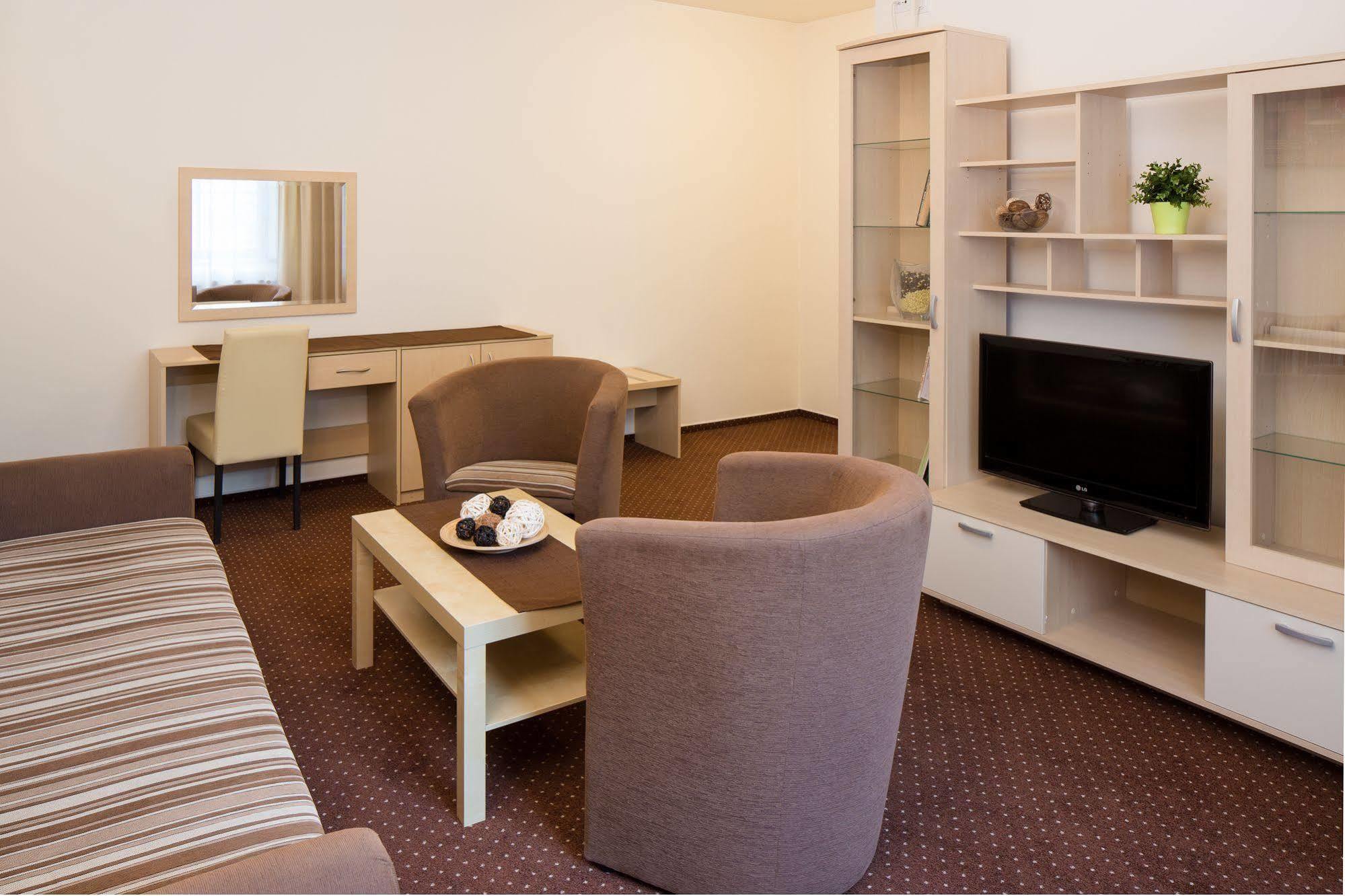 ברנו Hotel Cyro מראה חיצוני תמונה