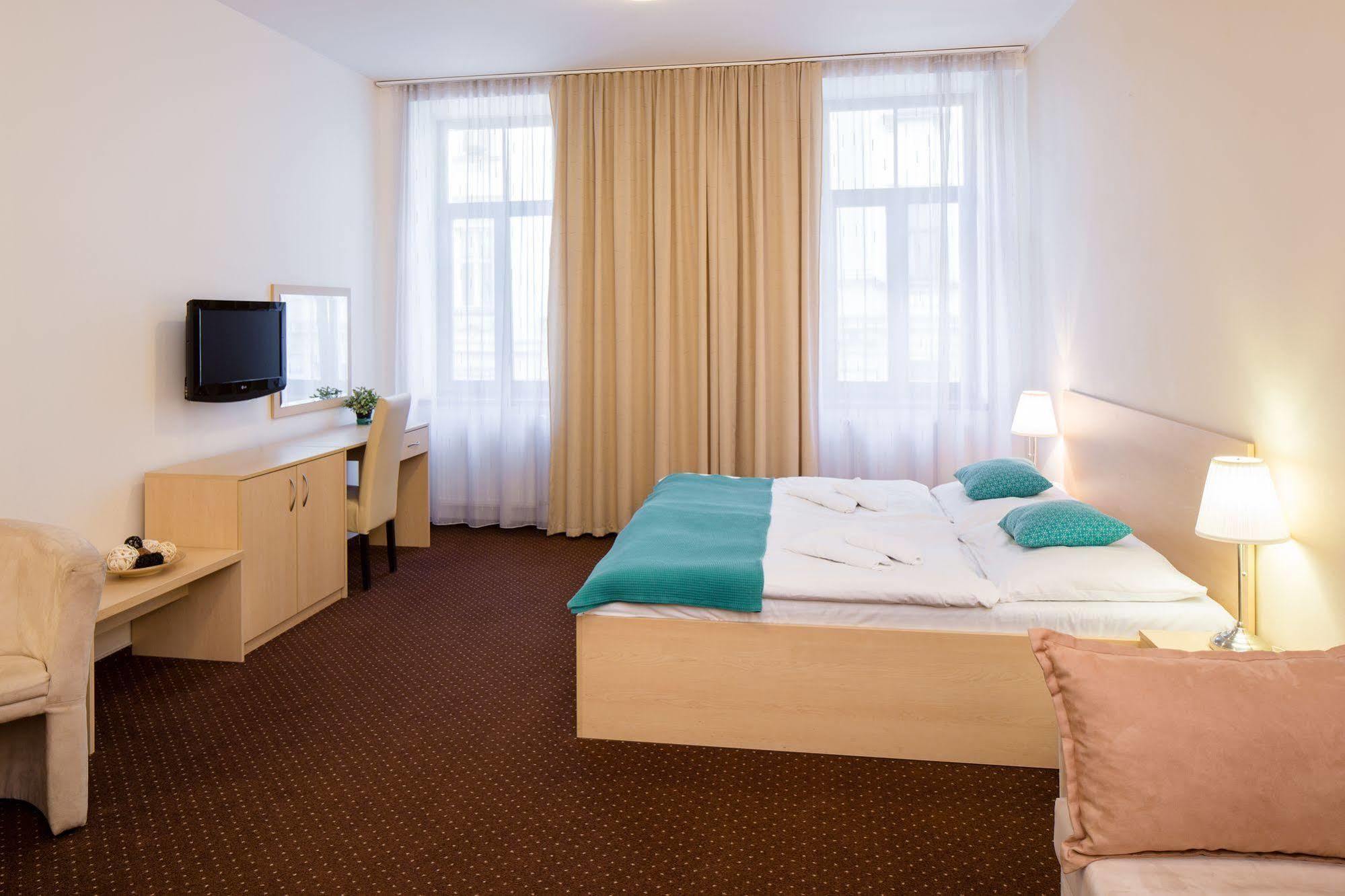 ברנו Hotel Cyro מראה חיצוני תמונה